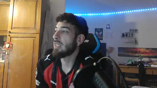 Snapshot of maestroboris95 chatting on February 25, 12:31 am maestroboris95 online show from February 25, 12:31 am