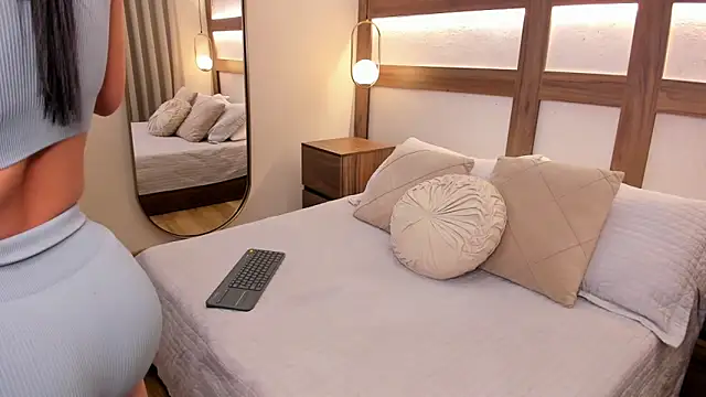 Aurea Silk online show from March 4, 9:21 pm