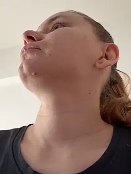 AlessiaandJay online show from April 18, 8:18 am