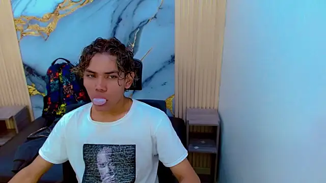 DaviidBuckx  online show from April 3, 7:23 pm