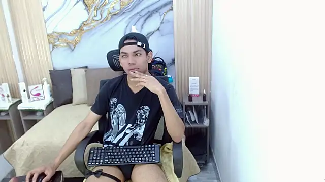 DaviidBuckx  online show from June 3, 2:36 am