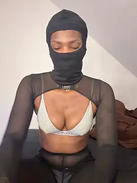 Snapshot of KiaraAmara chatting on February 16, 7:10 pm KiaraAmara online show from February 16, 7:10 pm