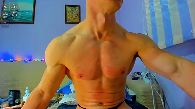 Snapshot of Shestifold_ chatting on December 11, 5:48 pm Shestifold online show from December 11, 5:48 pm