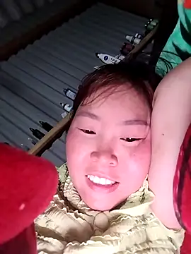 Yiyoongg online show from March 20, 2:00 pm