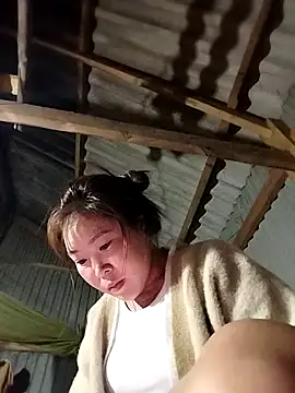 Yiyoongg online show from April 14, 1:06 pm