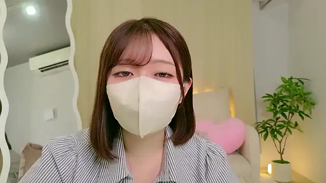 Saki chanF online show from August 6, 9:00 am