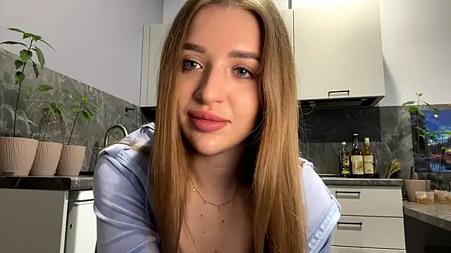 Snapshot of BeaCazin chatting on February 9, 8:40 am BeaCazin online show from February 9, 8:40 am