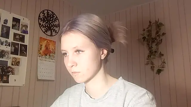 Snapshot of RunawayBr1de chatting on February 27, 3:12 pm RunawayBr1de online show from February 27, 3:12 pm