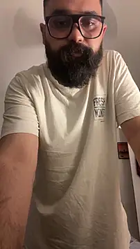 Snapshot of beerboy2222 chatting on May 29, 6:17 pm beerboy2222 online show from May 29, 6:17 pm