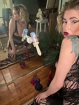 XXX2Freaks online show from May 17, 7:17 am