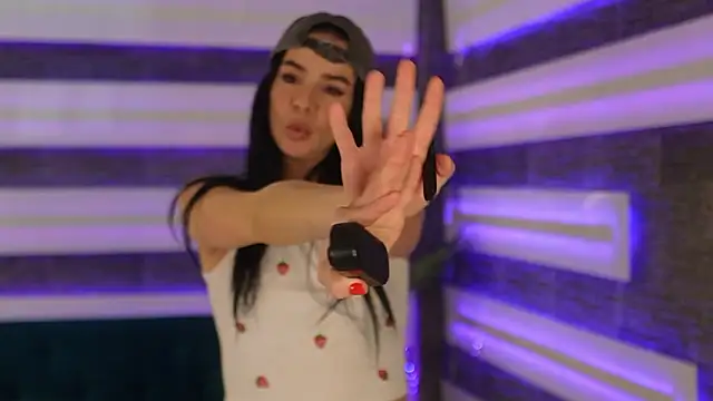 Snapshot of SkyMusee_ chatting on February 20, 1:22 pm SkyMusee online show from February 20, 1:22 pm