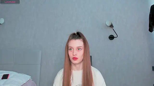 Snapshot of sensitiveana chatting on April 14, 12:00 pm sensitiveana online show from April 14, 12:00 pm