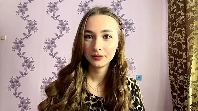 Snapshot of LacieHelaire chatting on February 24, 7:06 am LacieHelaire online show from February 24, 7:06 am