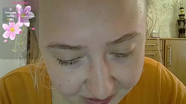 CurvyWild Lady30 online show from April 12, 10:20 am