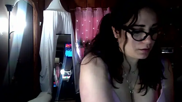 Snapshot of VelvetBrunetteXo chatting on February 20, 8:20 pm VelvetBrunetteXo online show from February 20, 8:20 pm