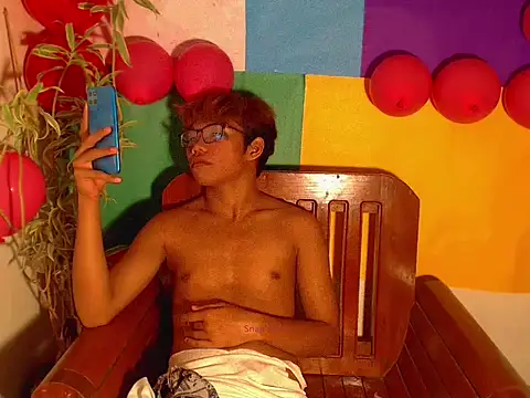 Snapshot of shopiaxox1 chatting on February 16, 11:01 pm shopiaxox1 online show from February 16, 11:01 pm