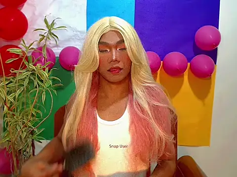 Snapshot of shopiaxox1 chatting on February 21, 4:35 am shopiaxox1 online show from February 21, 4:35 am