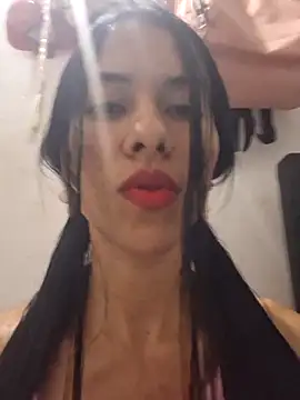 Snapshot of Alannys19 chatting on February 18, 4:30 am Alannys19 online show from February 18, 4:30 am