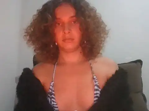 4petitosa  online show from August 6, 2:24 am
