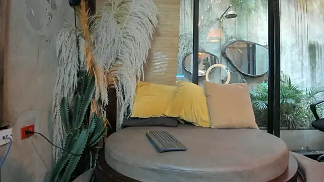 sophieBlair  online show from February 26, 7:13 pm