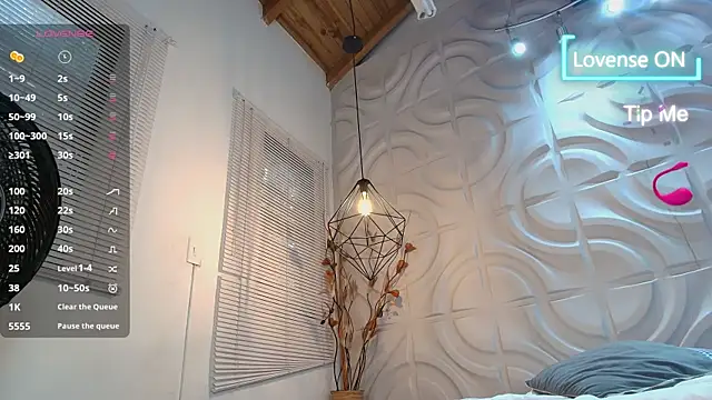 sophieBlair  online show from April 10, 7:18 pm