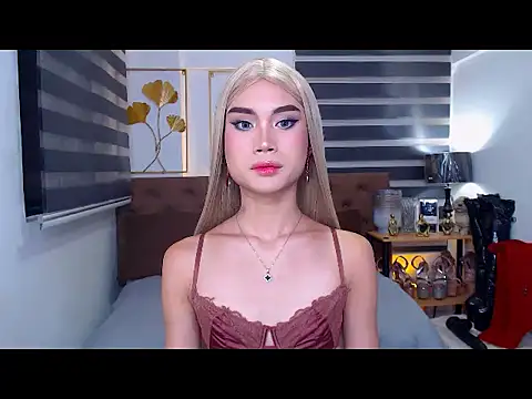 Snapshot of JuicyCockThea chatting on June 19, 2:10 pm JuicyCockThea online show from June 19, 2:10 pm