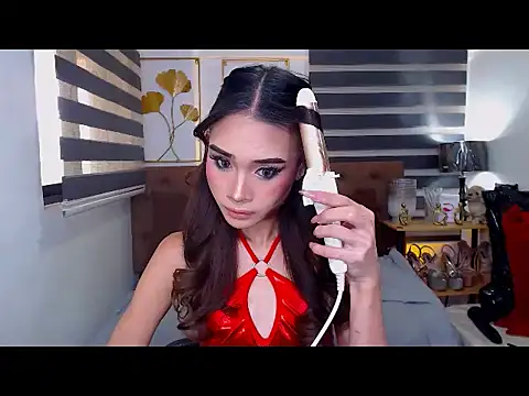 Snapshot of JuicyCockThea chatting on July 15, 2:06 am JuicyCockThea online show from July 15, 2:06 am