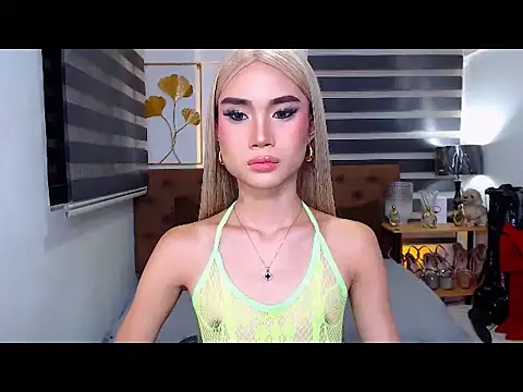 Snapshot of JuicyCockThea chatting on July 19, 1:15 pm JuicyCockThea online show from July 19, 1:15 pm