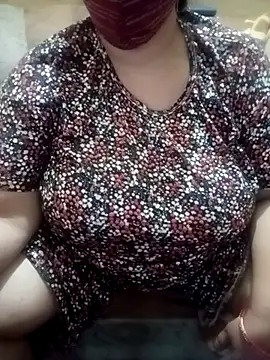 Snapshot of Simran_008 chatting on March 6, 12:34 pm Simran 008 online show from March 6, 12:34 pm