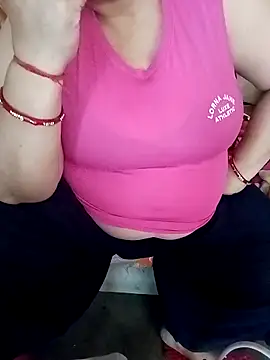 Snapshot of Simran_008 chatting on April 10, 7:02 am Simran 008 online show from April 10, 7:02 am