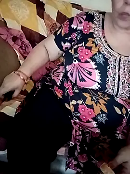 Snapshot of Simran_008 chatting on April 16, 9:43 am Simran 008 online show from April 16, 9:43 am