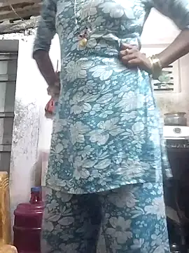 Snapshot of telugusailaja chatting on February 10, 7:18 pm telugusailaja online show from February 10, 7:18 pm