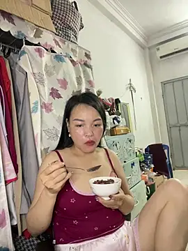 Strawberry-wet online show from April 11, 1:43 am