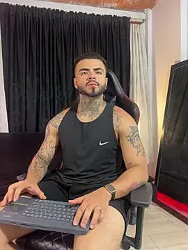 Snapshot of Benjii_Carter1 chatting on February 26, 4:00 am Benjii Carter1 online show from February 26, 4:00 am