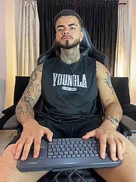 Benjii Carter1 online show from April 6, 2:09 am