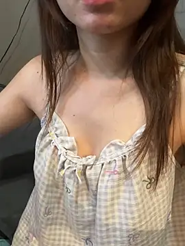 Snapshot of Nixie-Nixie chatting on May 21, 2:13 pm Nixie-Nixie online show from May 21, 2:13 pm