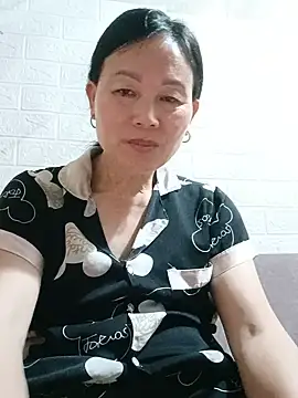 Snapshot of Kiss_love2 chatting on May 23, 1:59 pm Kiss love2 online show from May 23, 1:59 pm