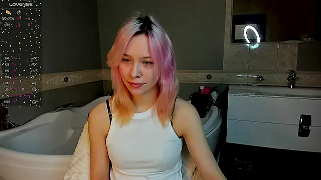 EmilyTrase online show from April 17, 1:08 am