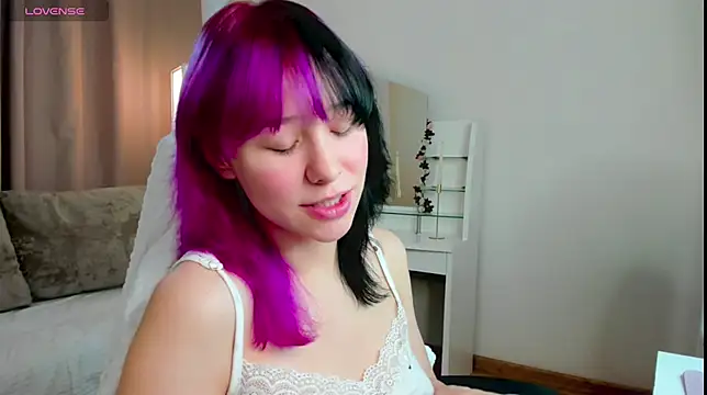 Snapshot of EmilyTrase chatting on June 24, 1:04 am EmilyTrase online show from June 24, 1:04 am