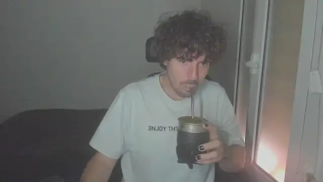 Snapshot of joaquin420_hot chatting on February 13, 10:33 am joaquin420 hot online show from February 13, 10:33 am