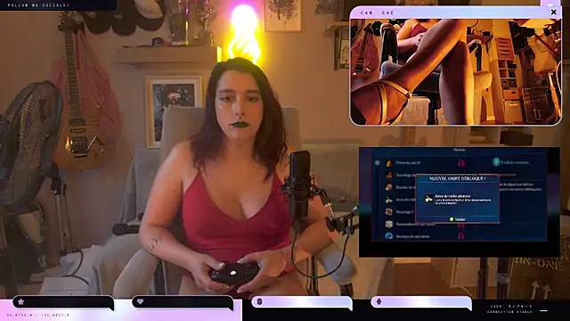 Snapshot of thea_cake chatting on May 3, 6:47 pm thea cake online show from May 3, 6:47 pm