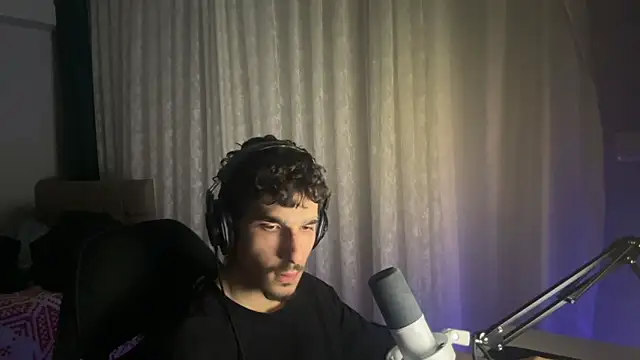 Snapshot of enesbabakral chatting on March 2, 4:14 pm enesbabakral online show from March 2, 4:14 pm