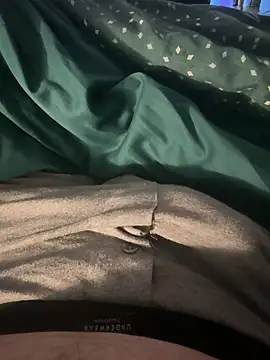 Snapshot of Thomascrtz chatting on February 14, 5:21 pm Thomascrtz online show from February 14, 5:21 pm