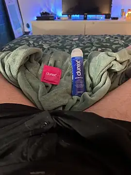 Snapshot of Thomascrtz chatting on February 19, 10:50 pm Thomascrtz online show from February 19, 10:50 pm