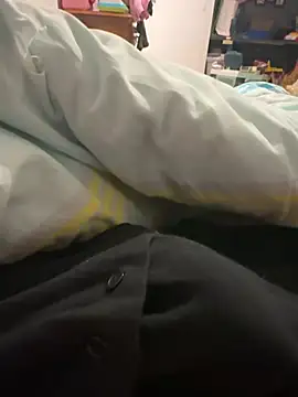 Snapshot of Thomascrtz chatting on February 22, 12:34 am Thomascrtz online show from February 22, 12:34 am