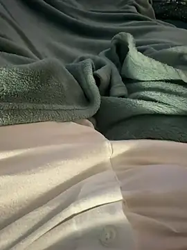 Snapshot of Thomascrtz chatting on March 18, 7:50 pm Thomascrtz online show from March 18, 7:50 pm