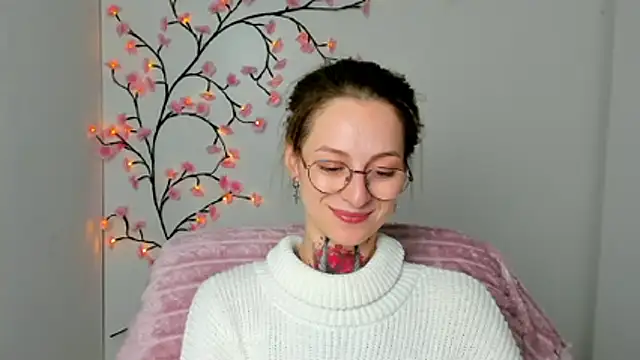 Esmi Winter online show from April 11, 11:14 am