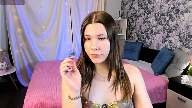 Snapshot of Coraline_kitty chatting on February 22, 6:24 am Coraline kitty online show from February 22, 6:24 am