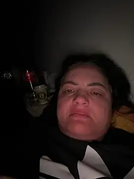 Snapshot of Sony28v chatting on April 4, 12:09 am Sony28v online show from April 4, 12:09 am