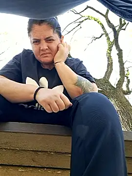 Snapshot of Sony28v chatting on April 4, 12:13 pm Sony28v online show from April 4, 12:13 pm